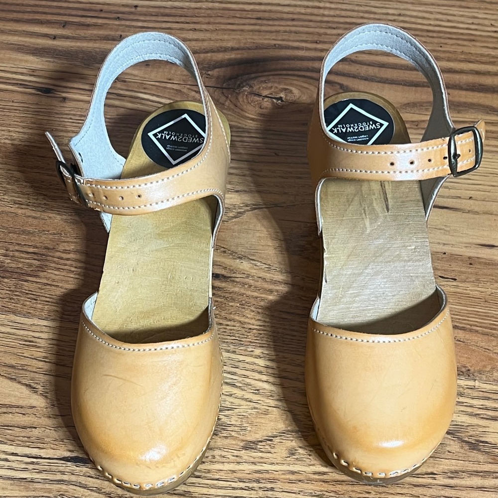 SWED2WALK Stockholm Wooden Clogs‎ Vegan Leather Tan Ankle Strap Block Heel